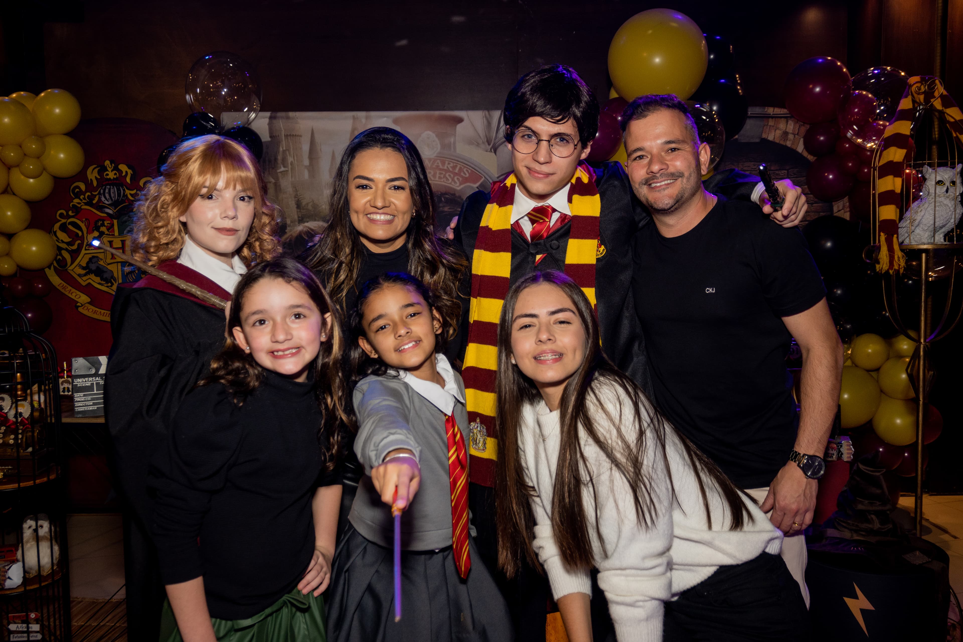 Momento especial do bolo de aniversário temático de Hogwarts