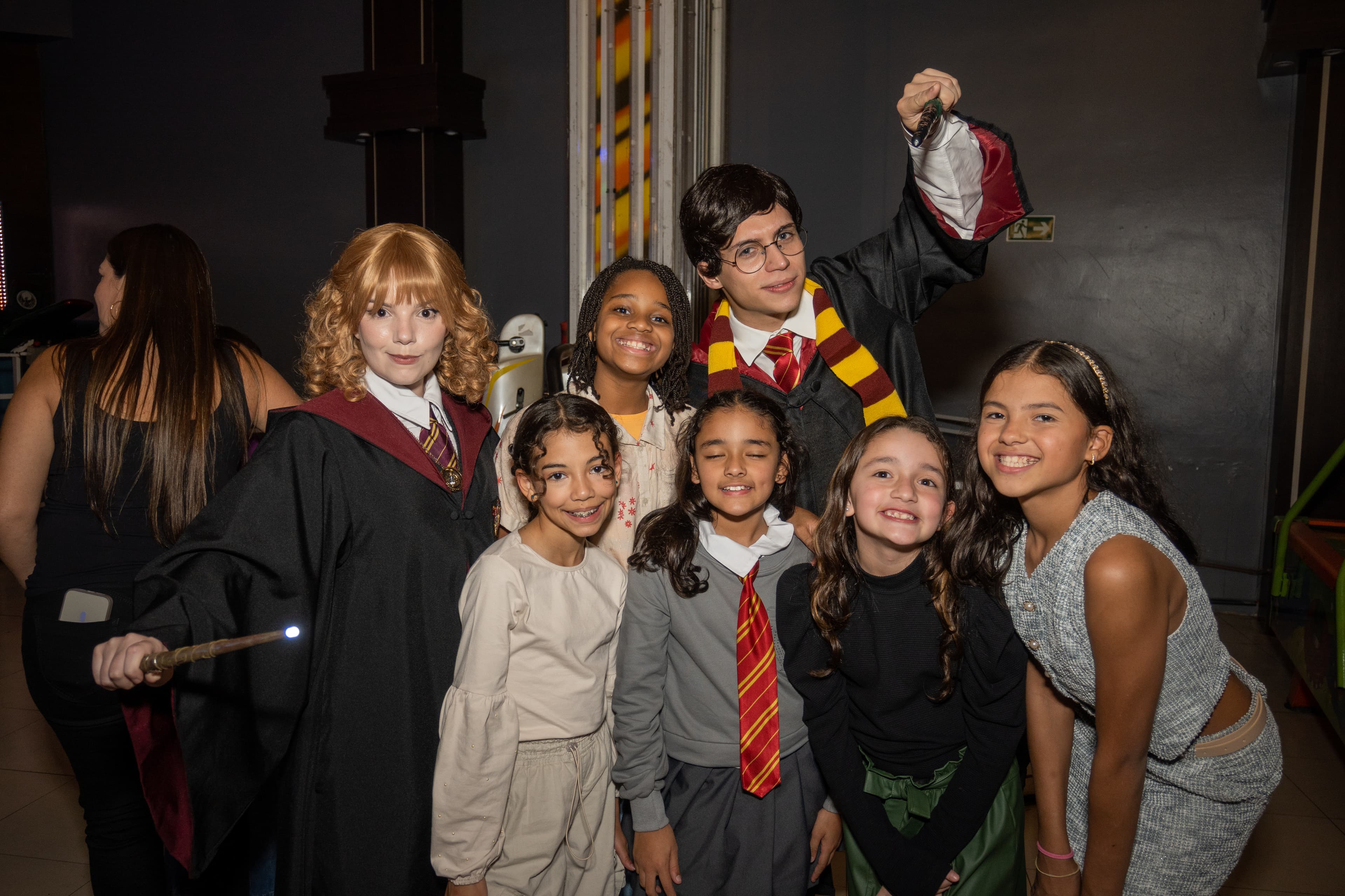 Momento especial do bolo de aniversário temático de Hogwarts