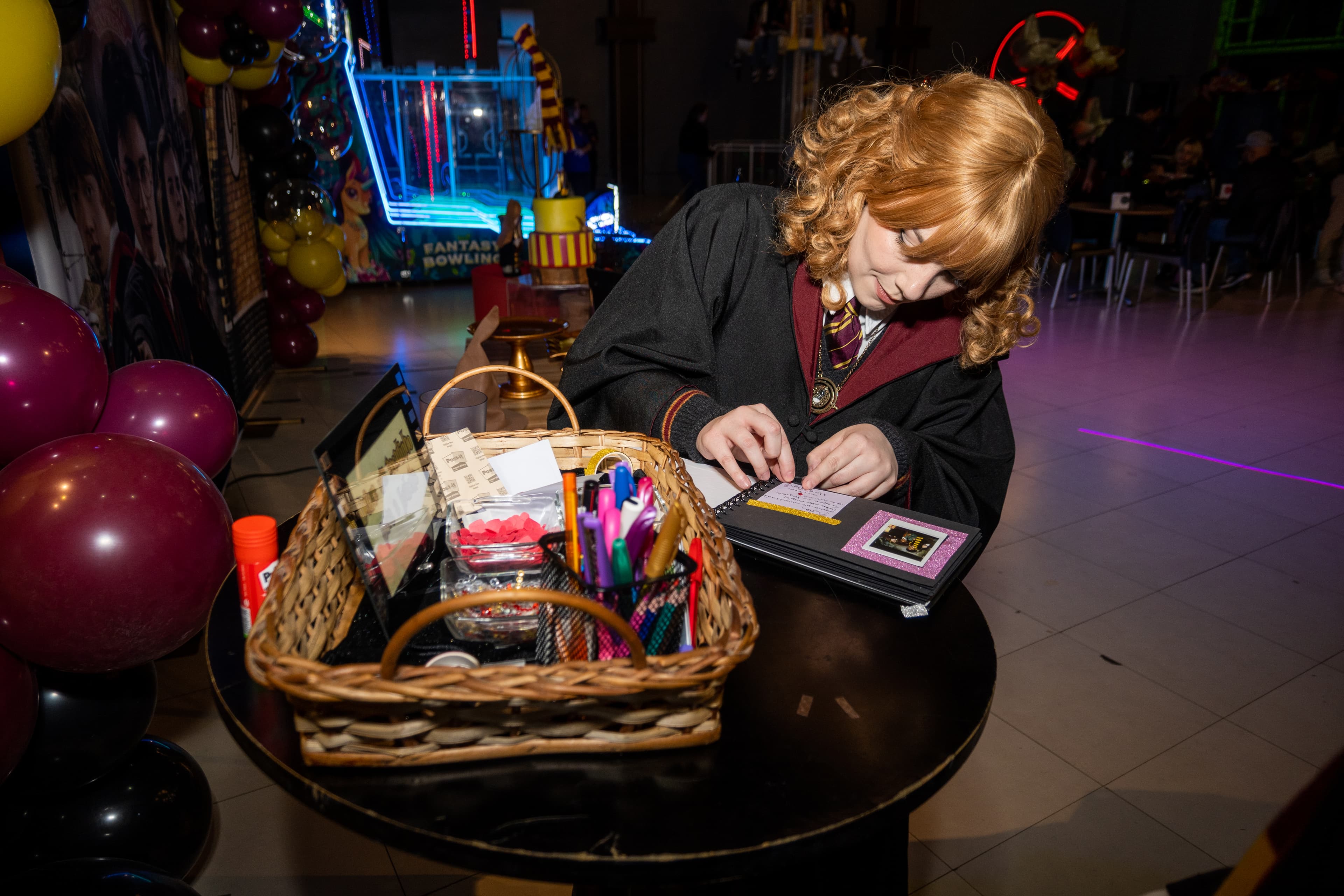 Momento especial do bolo de aniversário temático de Hogwarts