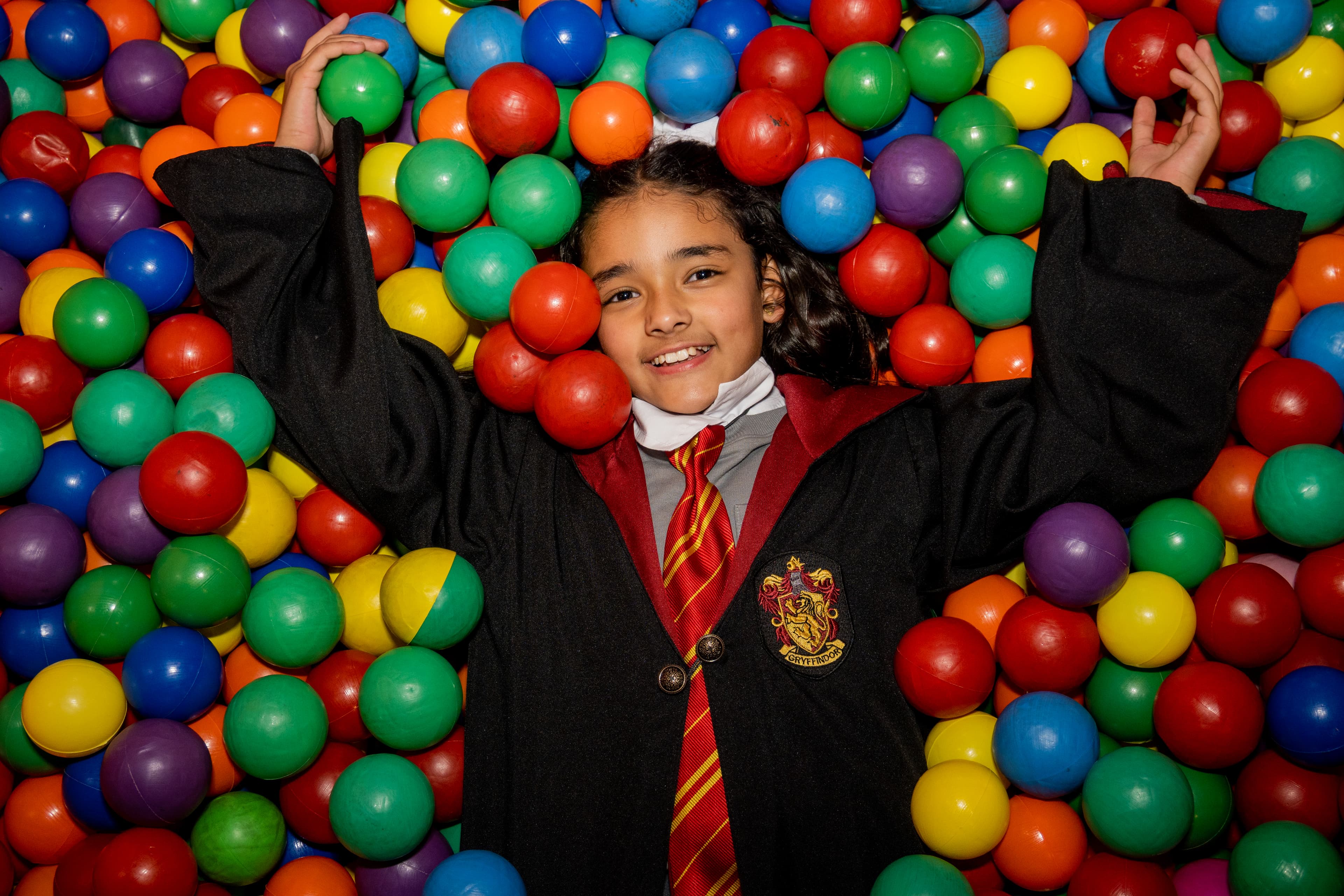 Momento especial do bolo de aniversário temático de Hogwarts