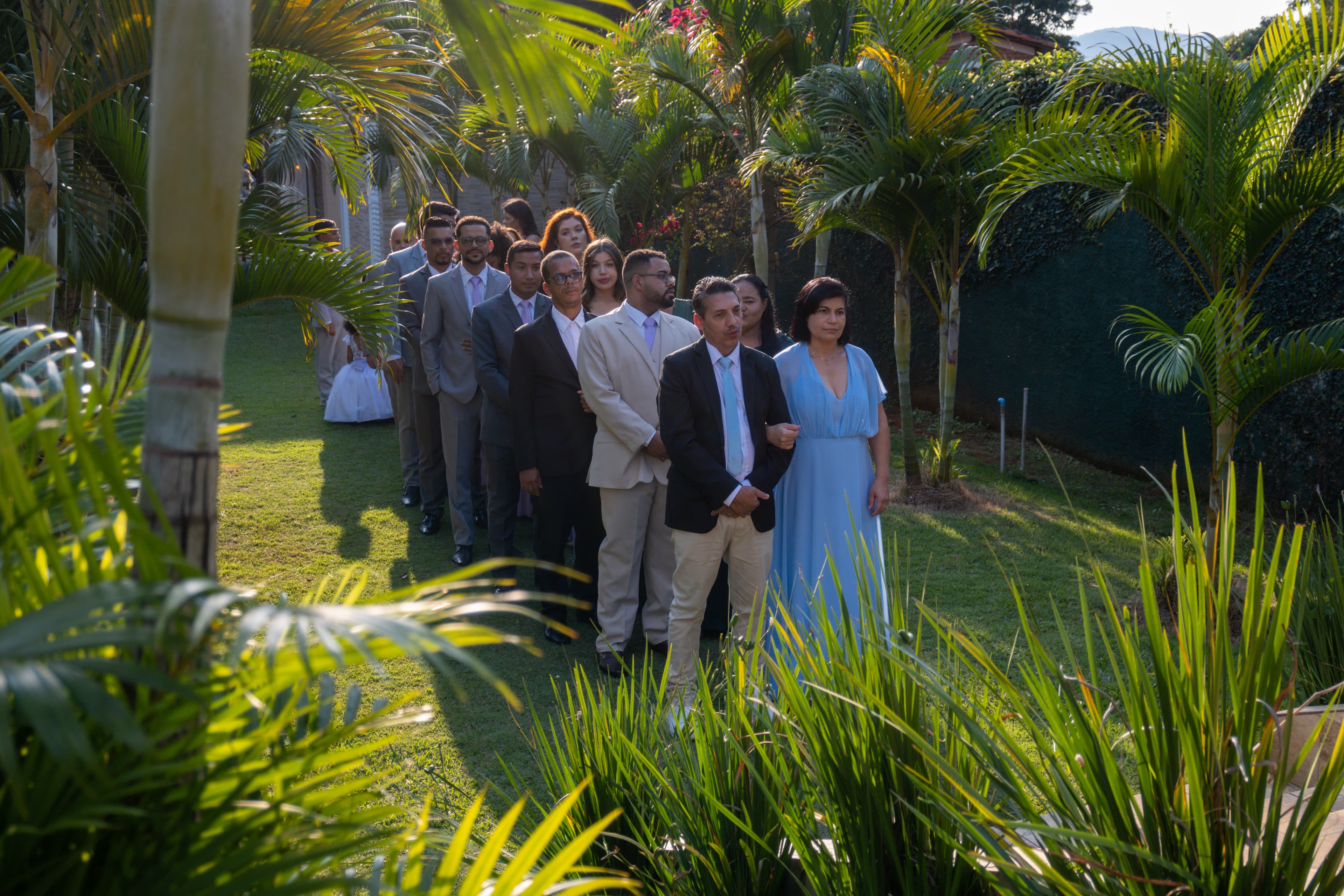 Raissa e Kauan sorrindo em seu casamento