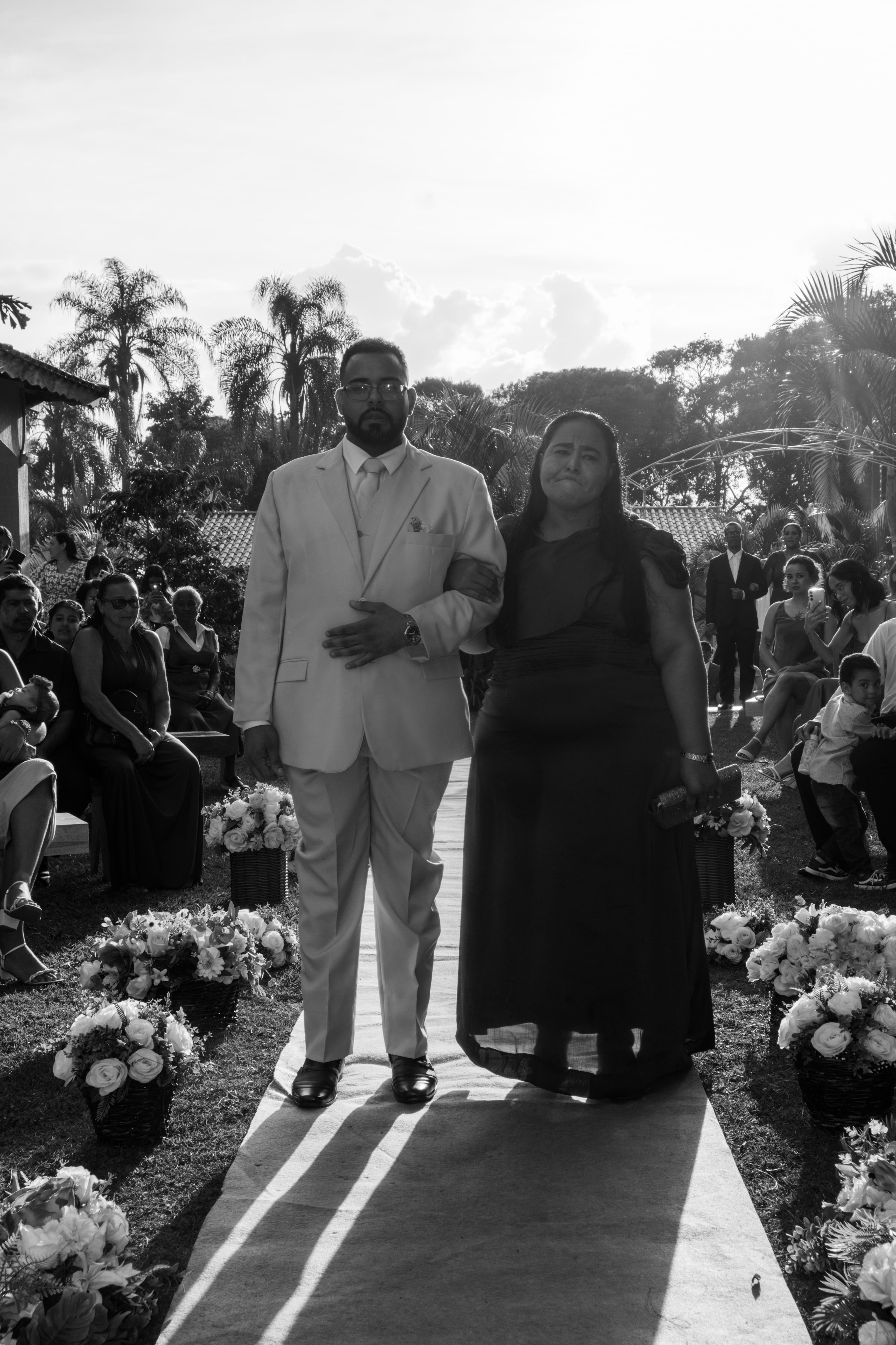 Raissa e Kauan sorrindo em seu casamento