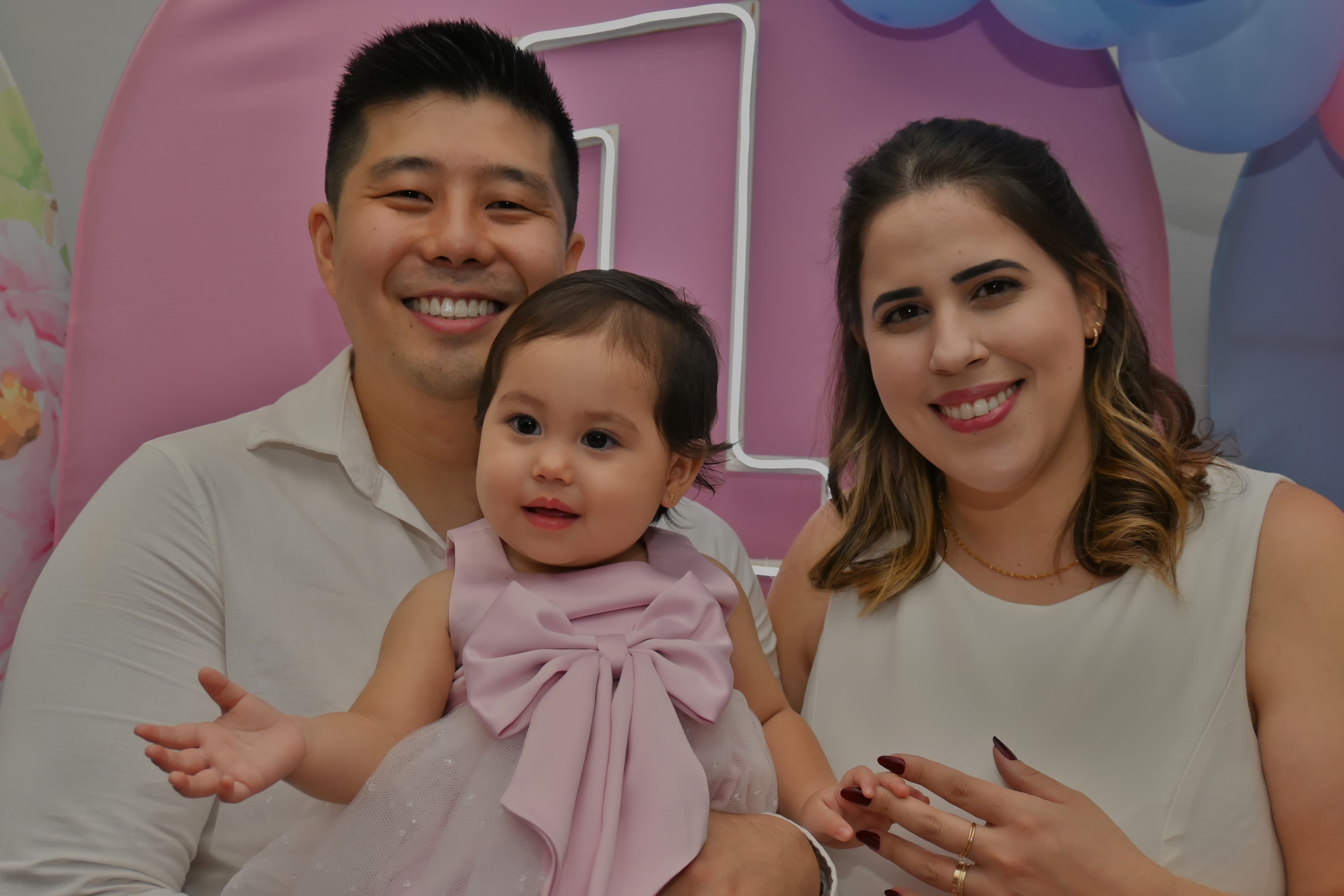 Sofia Ayumi sorrindo em seu aniversário