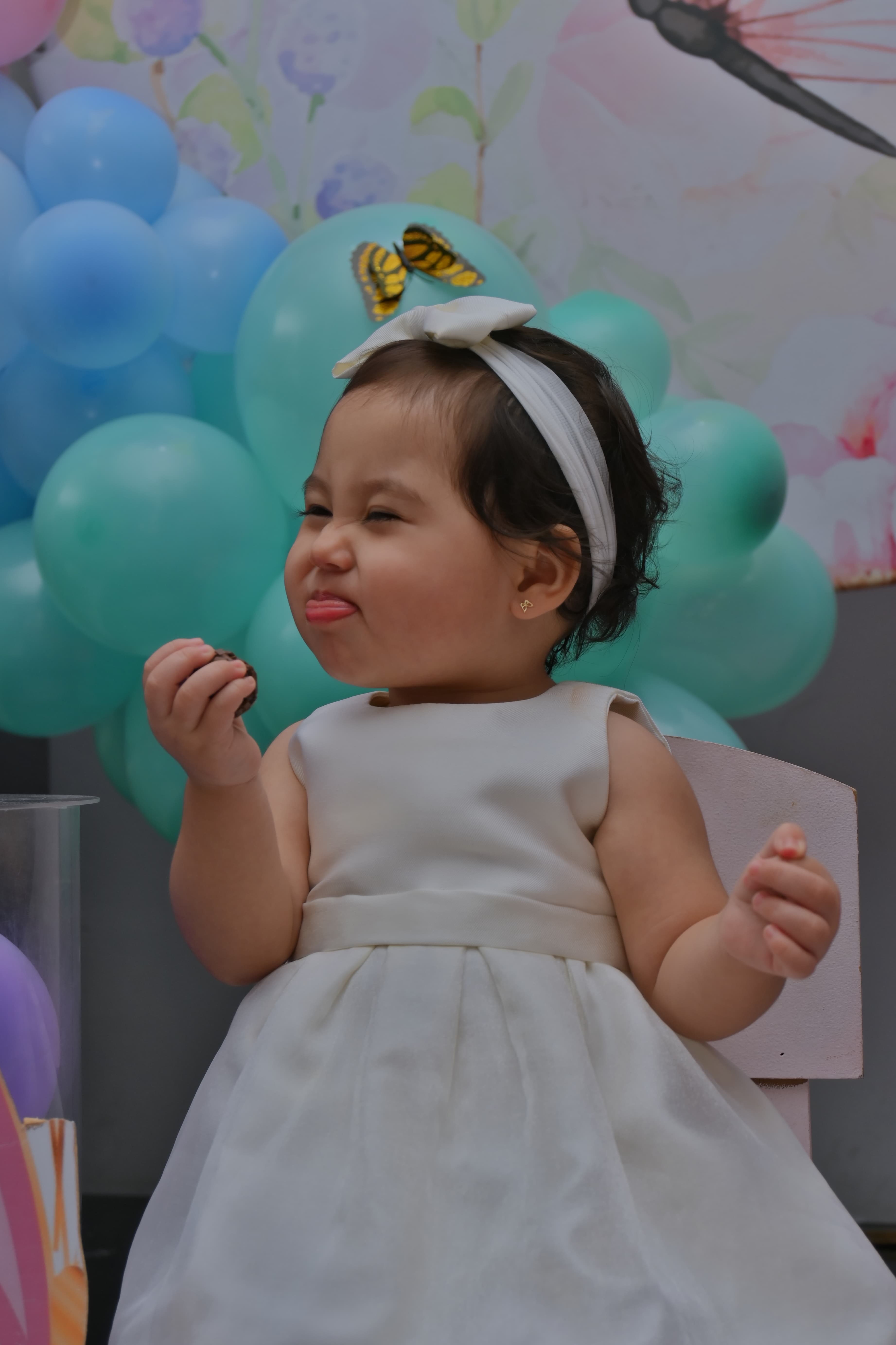 Sofia Ayumi sorrindo em seu aniversário