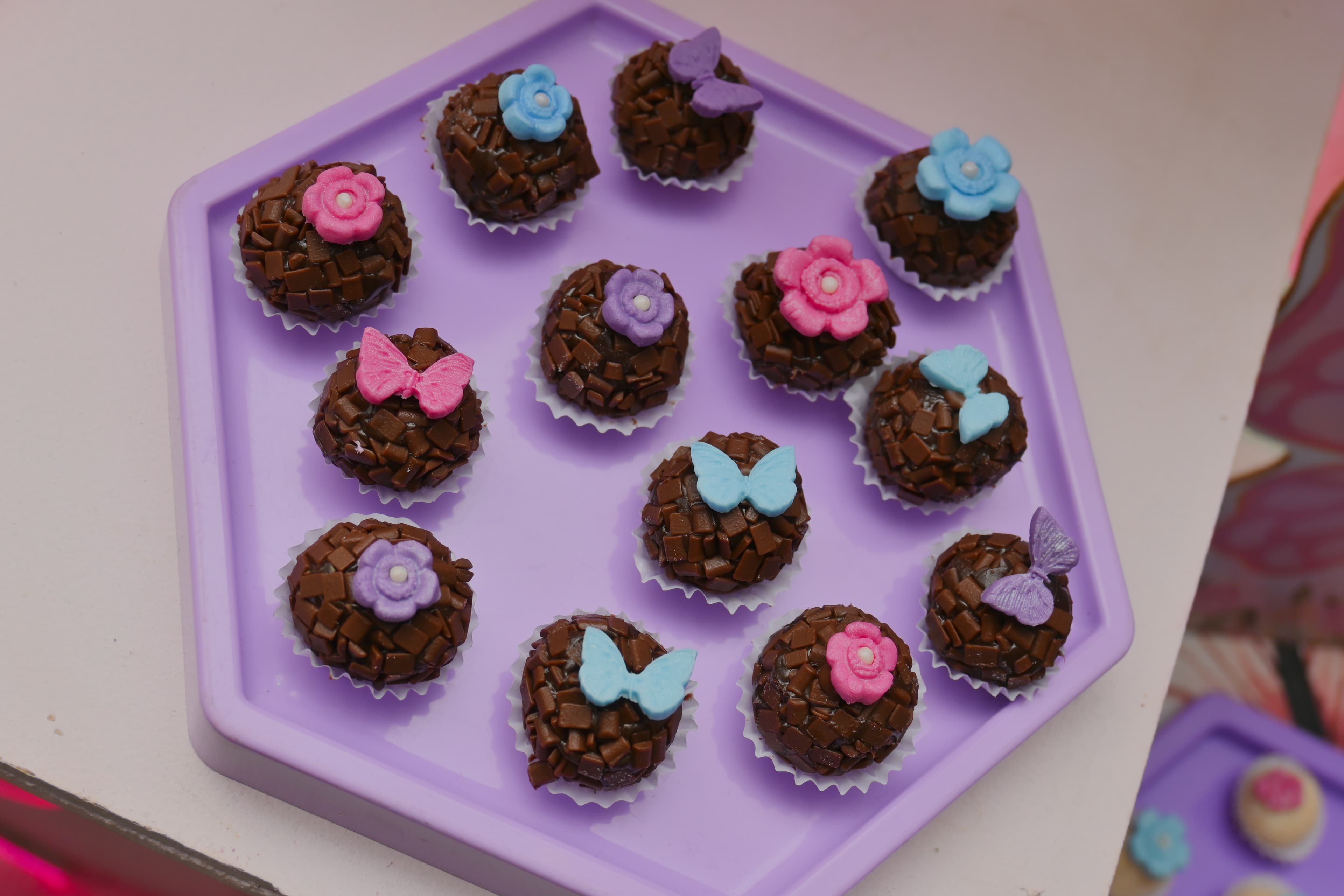 Sofia Ayumi sorrindo em seu aniversário